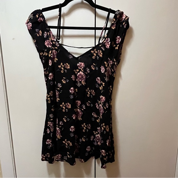 Forever 21 Tops - Forever 21 Black Blouse with Floral Design
